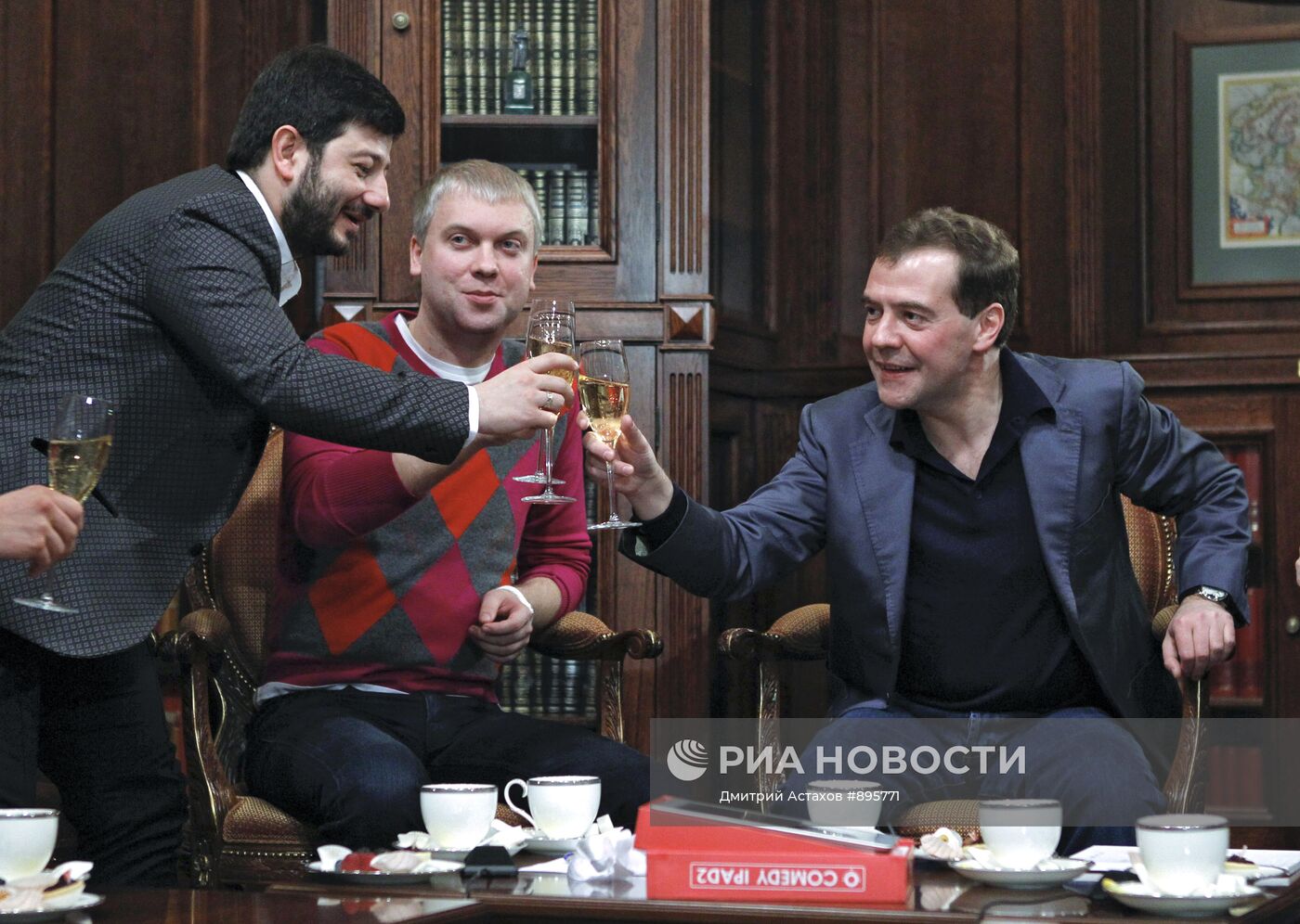 Д.Медведев встретился с участниками проекта Comedy club