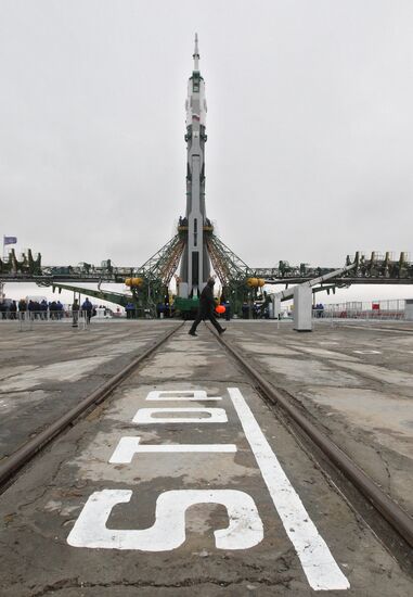 Вывоз на старт РН "Союз-ФГ" с кораблем "Союз ТМА-21" (Гагарин)