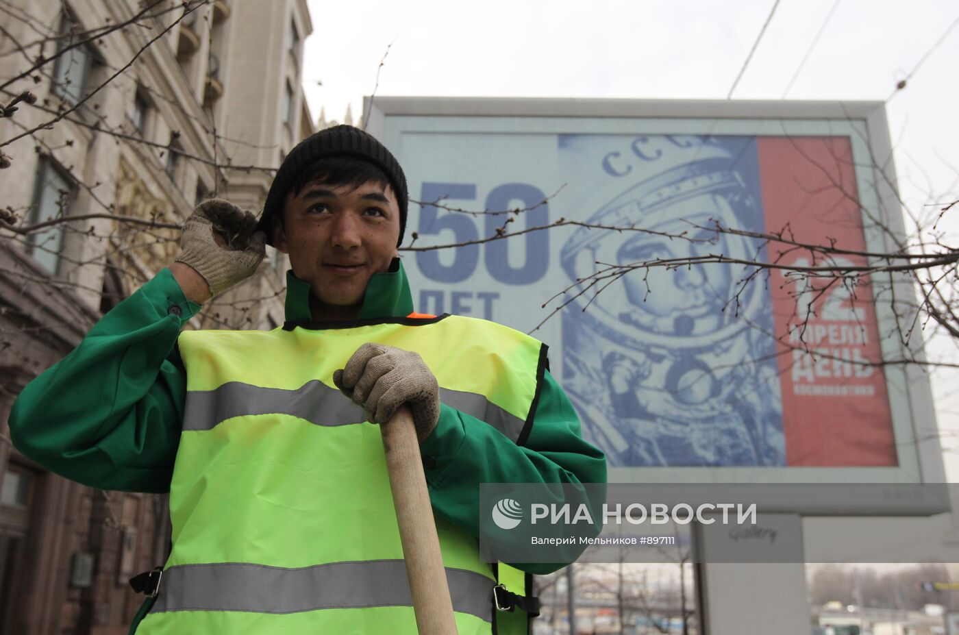 Комплексные мероприятия по благоустройству города после зимы