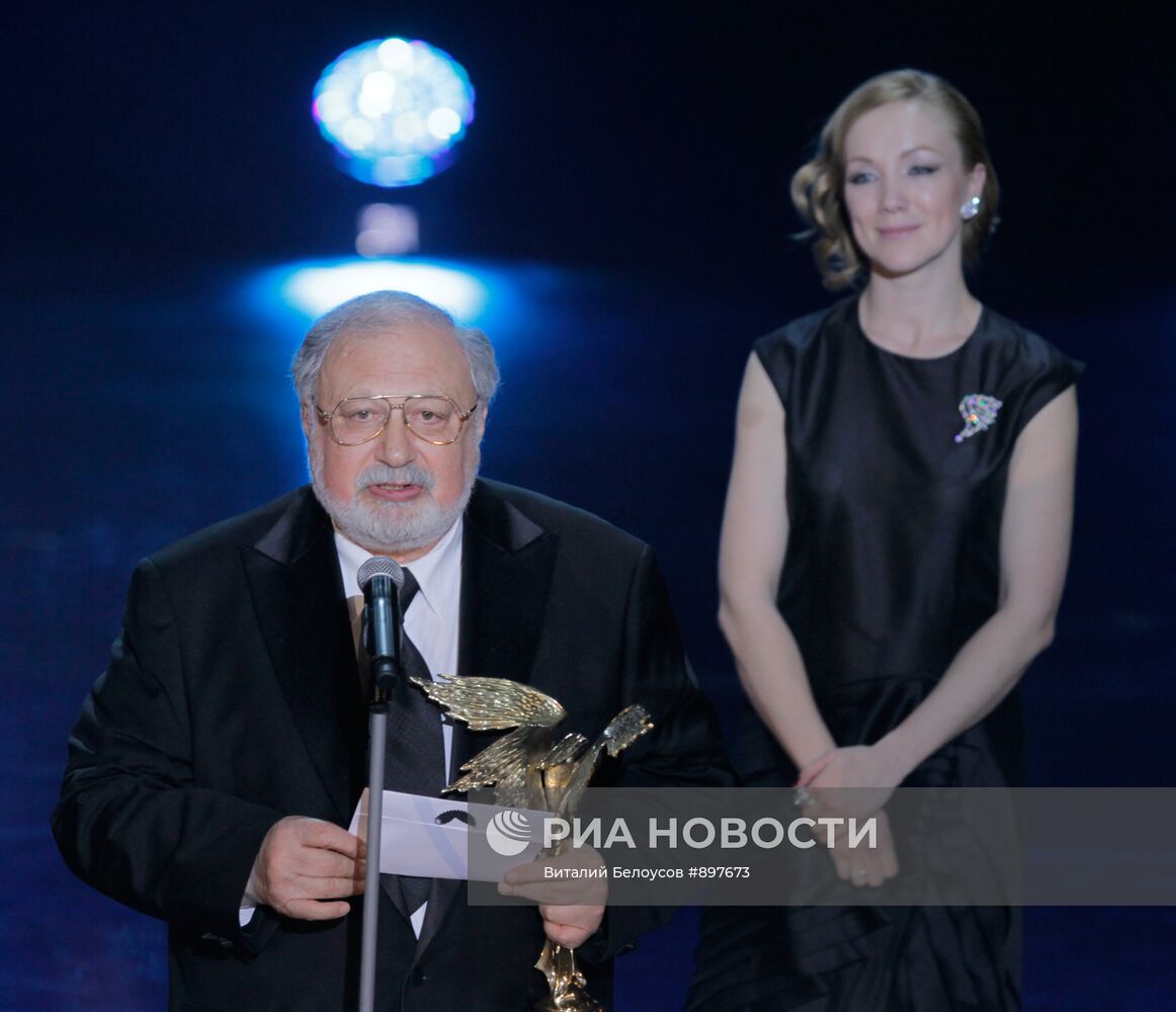 Рустам Ибрагимбеков, Дарья Мороз