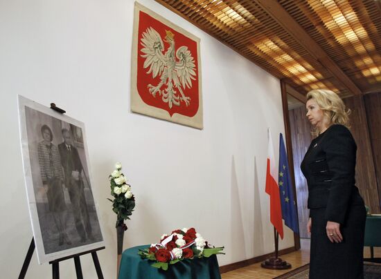 Светлана Медведева посетила посольство Польши