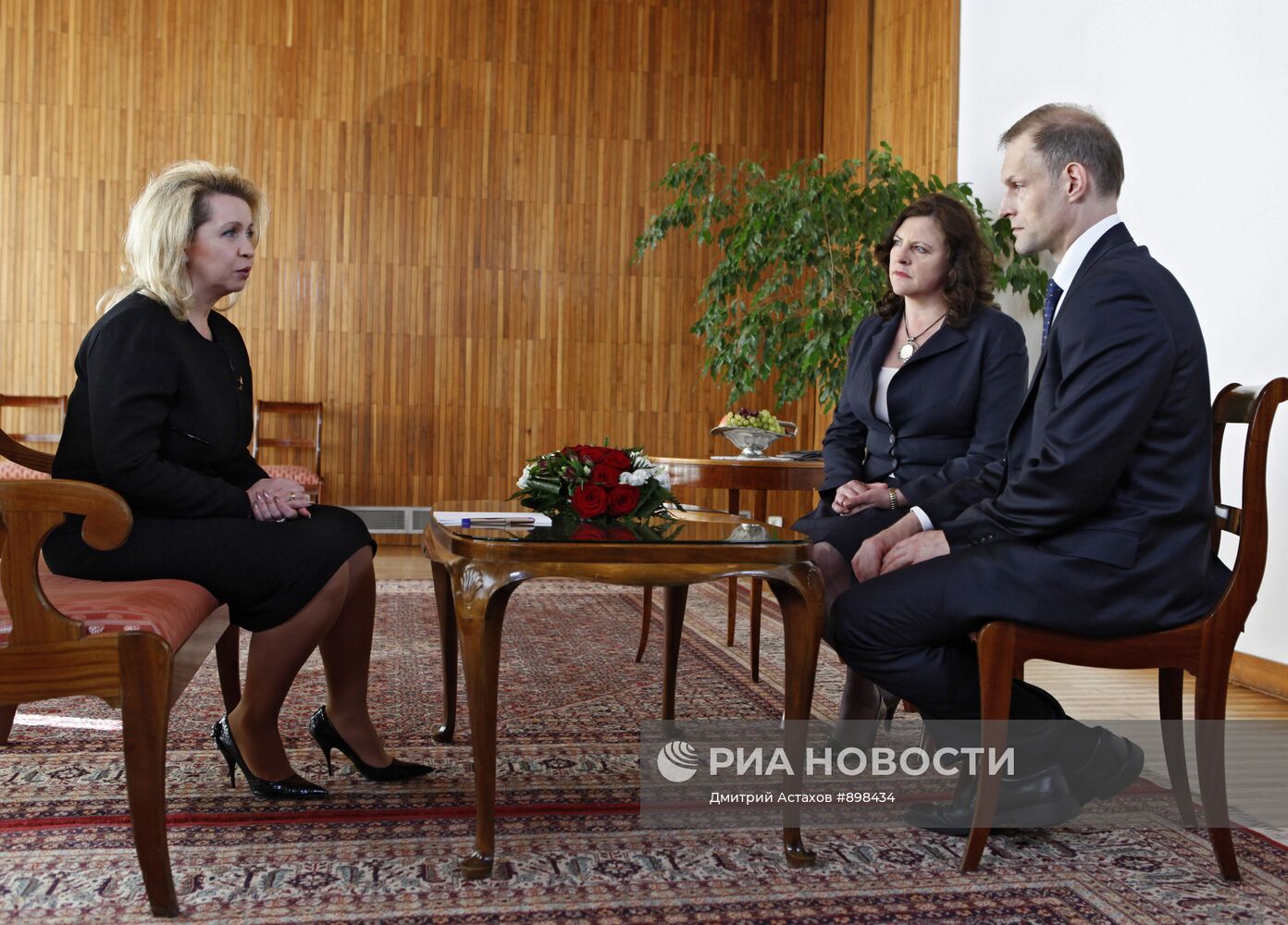 Светлана Медведева посетила посольство Польши