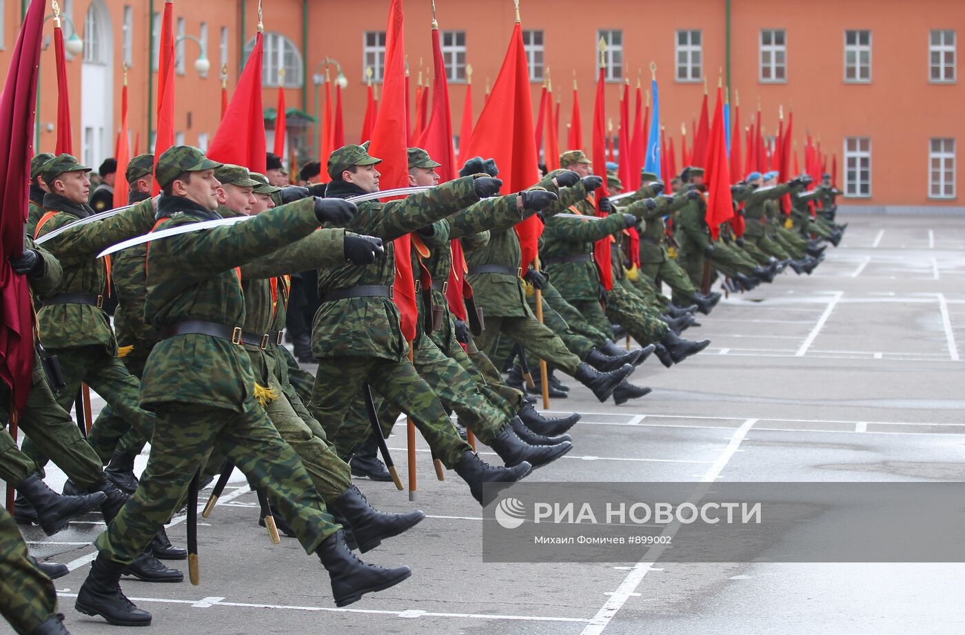 Комплексная тренировка знаменных групп к параду Победы