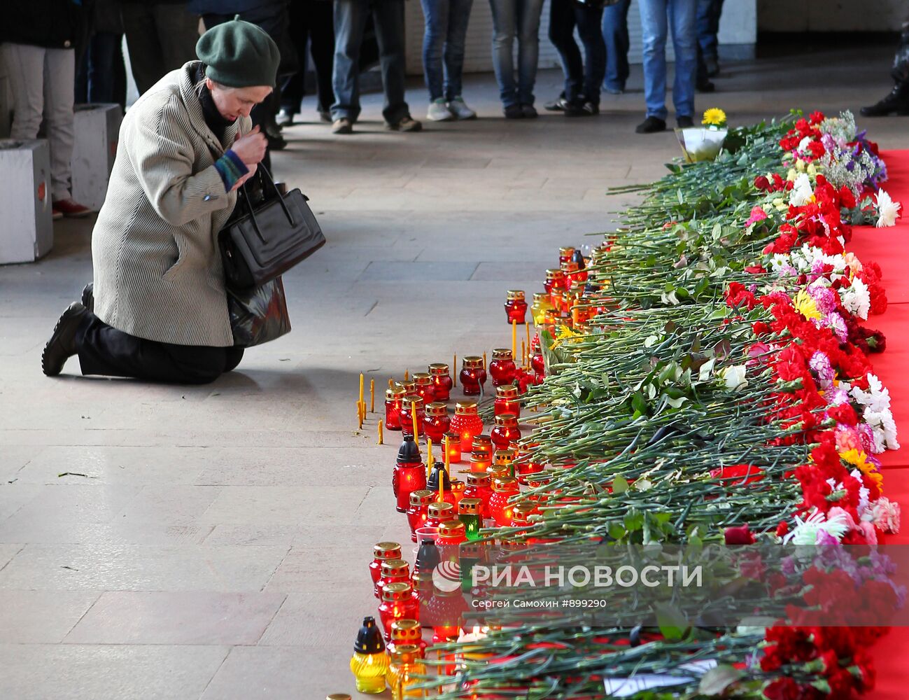 Возложение цветов в память о погибших при взрыве в Минске