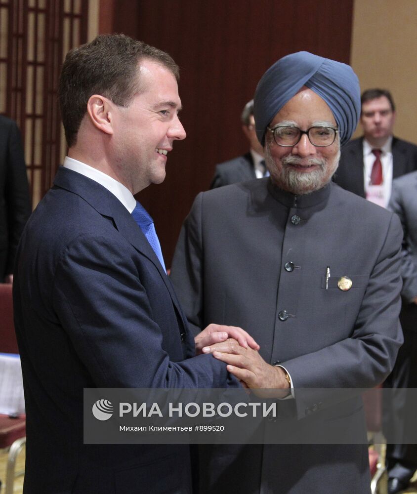 Президент РФ и премьер-министр Индии Д.Медведев и М.Сингх
