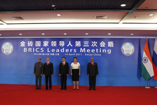 Д.Медведев принял участие в саммите БРИКС в Китае