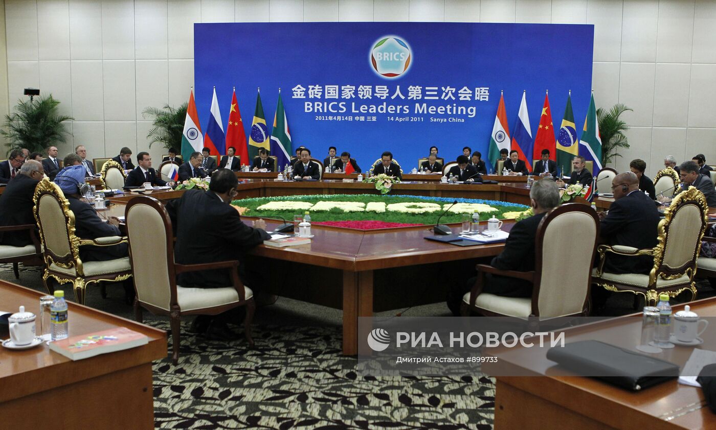 Д.Медведев принял участие в саммите БРИКС в Китае