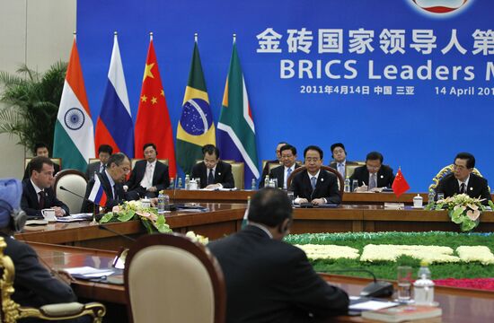 Д.Медведев принял участие в саммите БРИКС в Китае
