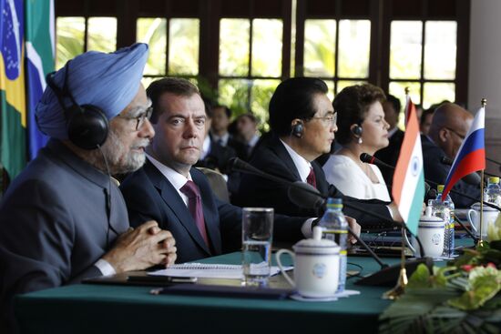 Д.Медведев принял участие в саммите БРИКС в Китае