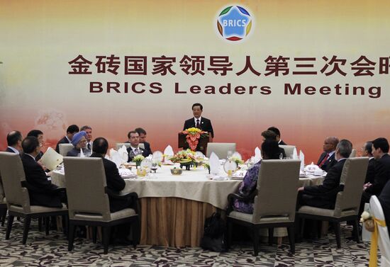 Д.Медведев принял участие в саммите БРИКС в Китае