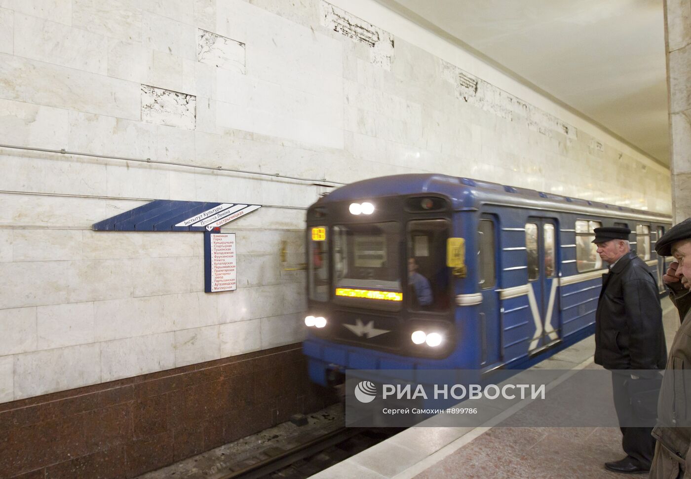 В Минске открыли для пассажиров станцию "Октябрьская"