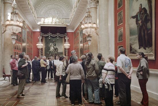 ПОСЕТИТЕЛИ ЭРМИТАЖ