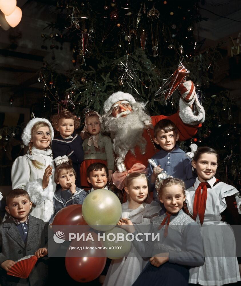 ДЕТИ ДЕД МОРОЗ ЕЛКА СНЕГУРОЧКА