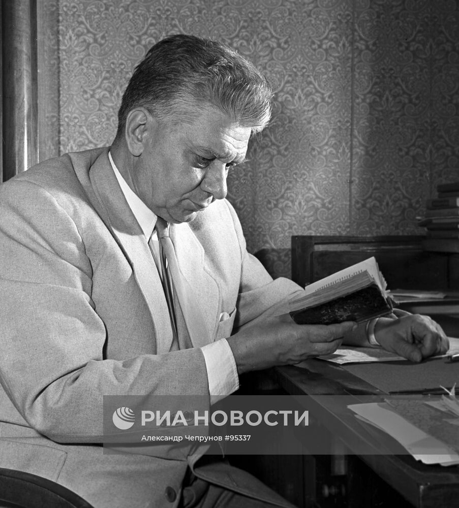 Советский драматург Николай Погодин