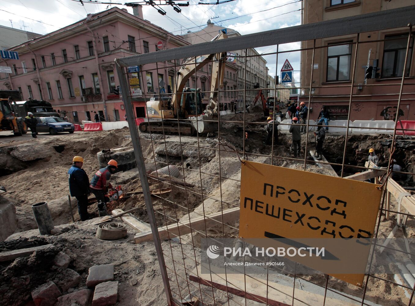 Капитальный ремонт дорожного полотна на улице Гороховой