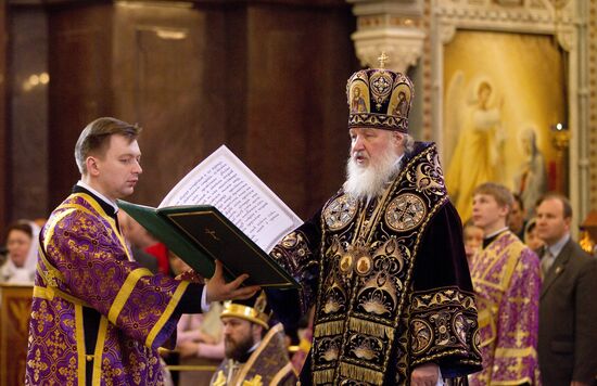 В Великий Четверг патриарх Кирилл провел богослужение