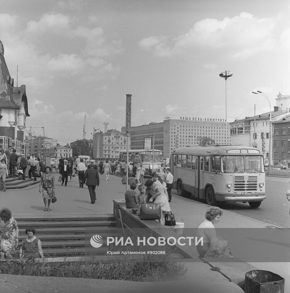 Комсомольская площадь в Москве