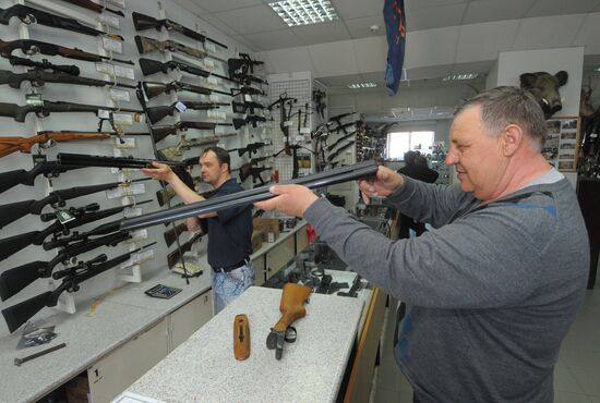 Работа магазина по продаже охотничьего оружия в Челябинске