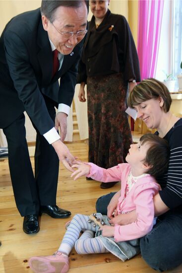Пан Ги Мун посетил проект Детского фонда ООН (ЮНИСЕФ)