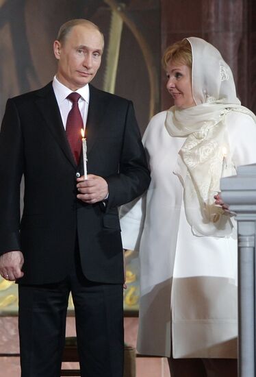 В.Путин в храме Христа Спасителя в Москве