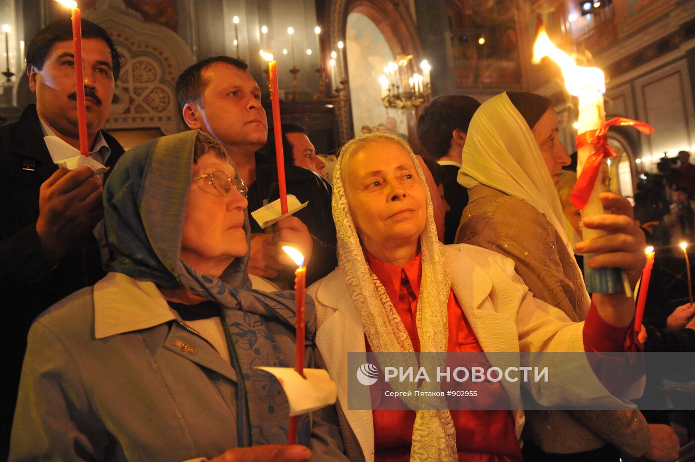 Пасхальное богослужение в храме Христа Спасителя в Москве