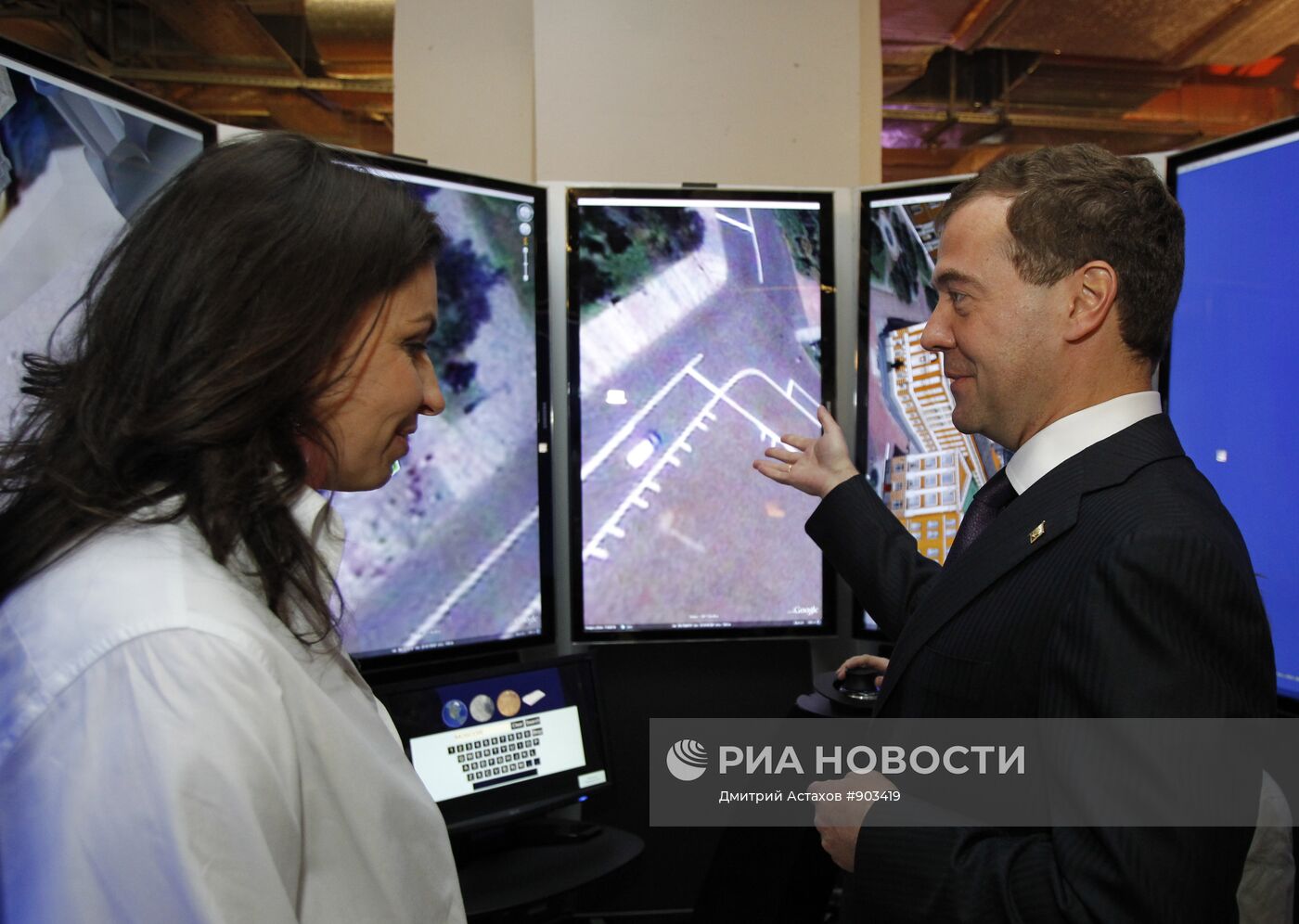 Д.Медведев посетил студию телеканала "Дождь"