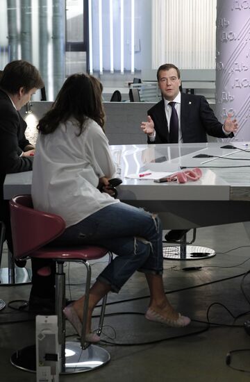 Д.Медведев посетил студию телеканала "Дождь"