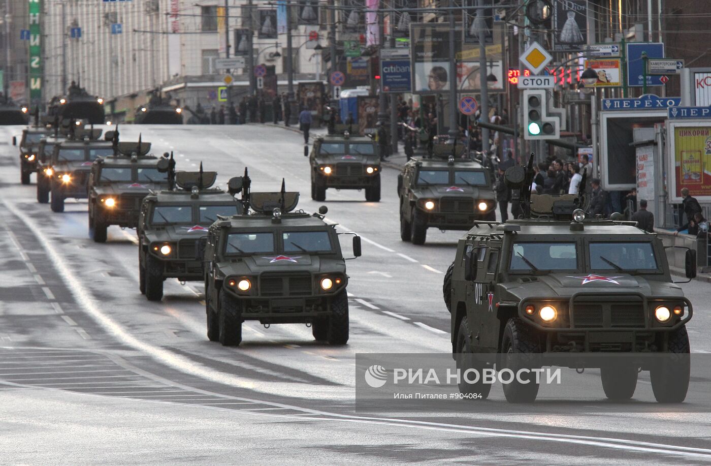 Проход военной техники на репетицию Парада Победы