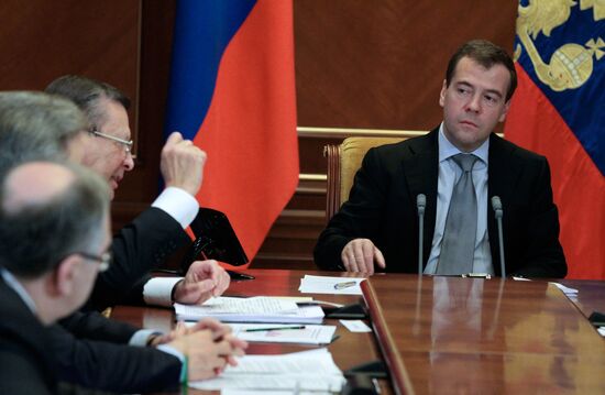 Д.Медведев проводит совещание по борьбе с лесными пожарами