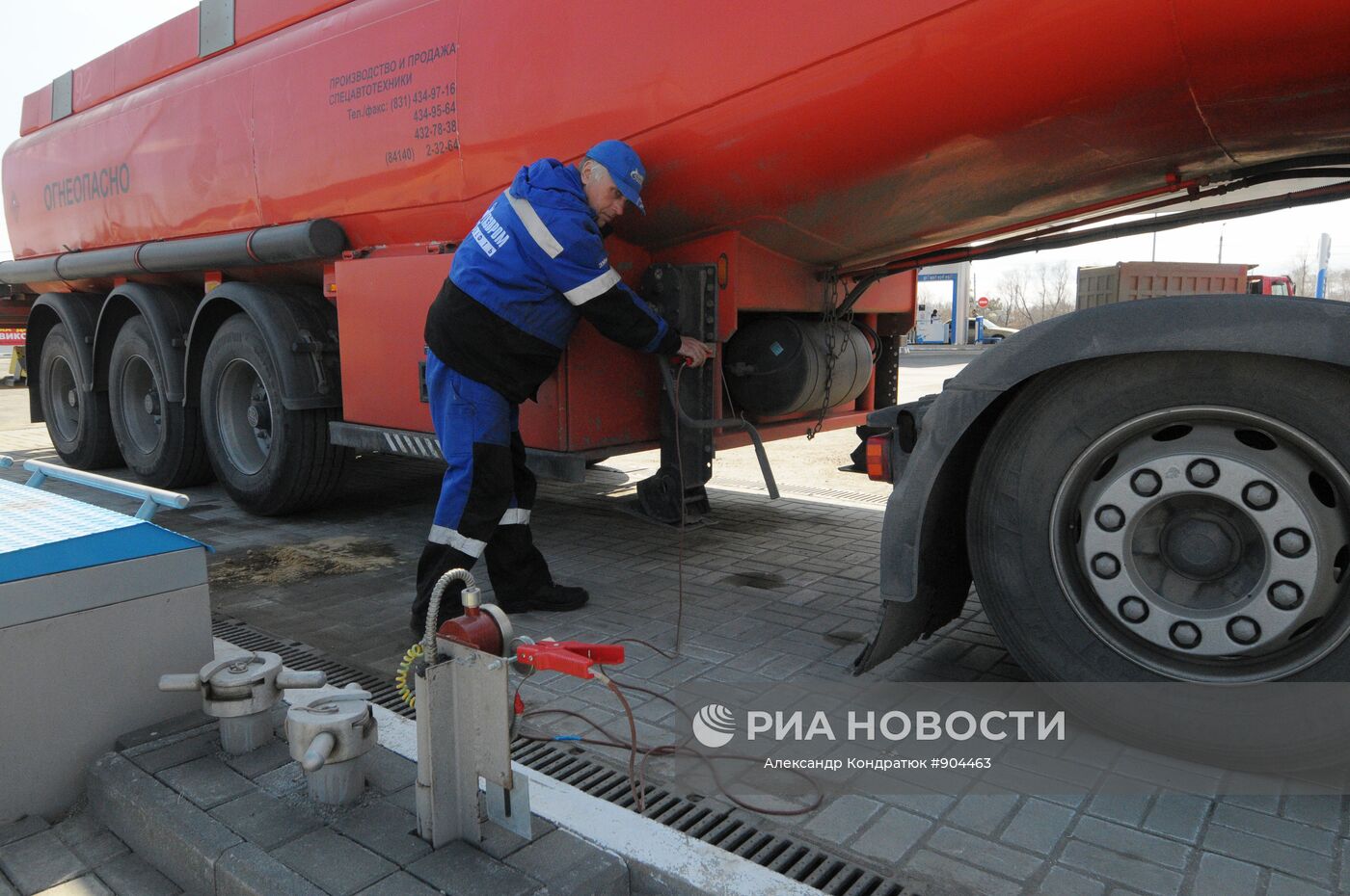 Водитель автоцистерны на пункте слива разгрузил весь опасный груз