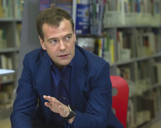 Д.Медведев встретился с представителями интернет-сообщества