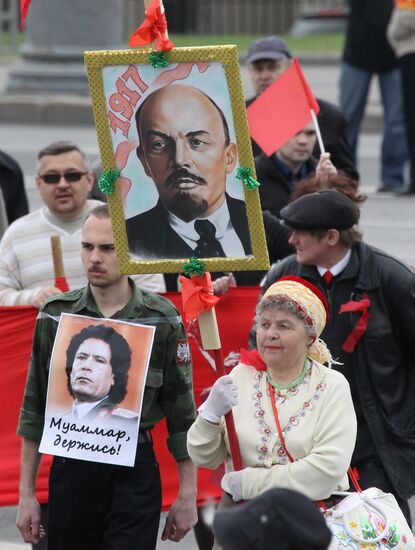 Первомайское шествие коммунистов в Москве