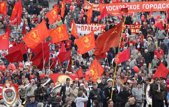 Первомайское шествие коммунистов в Москве