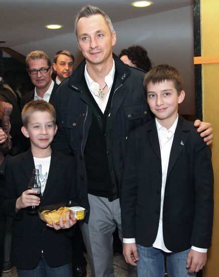 Степан Михалков с детьми