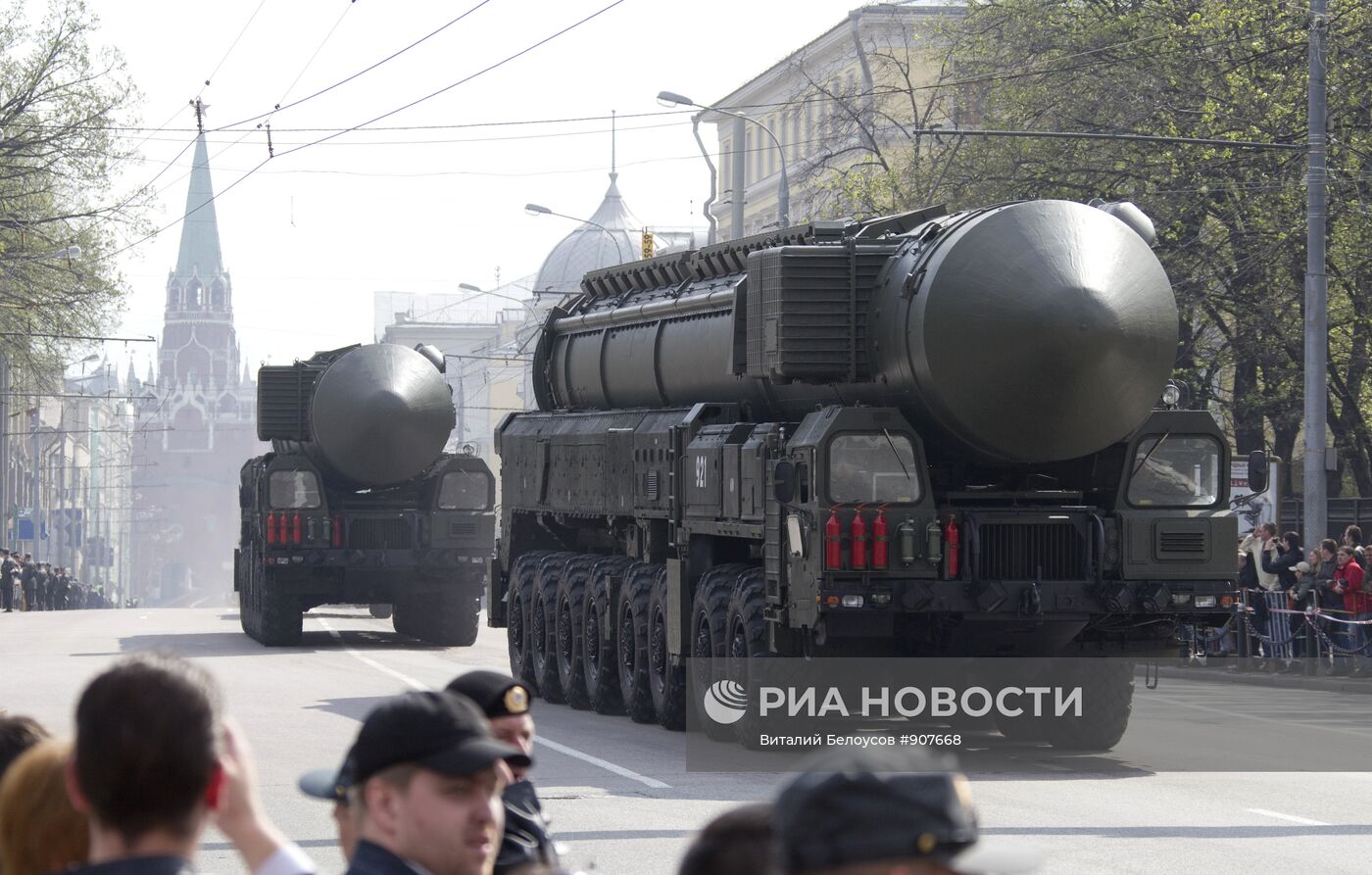 Проход военной техники по Москве после репетиции парада Победы