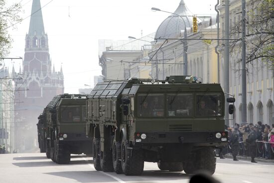 Проход военной техники по Москве после репетиции парада Победы