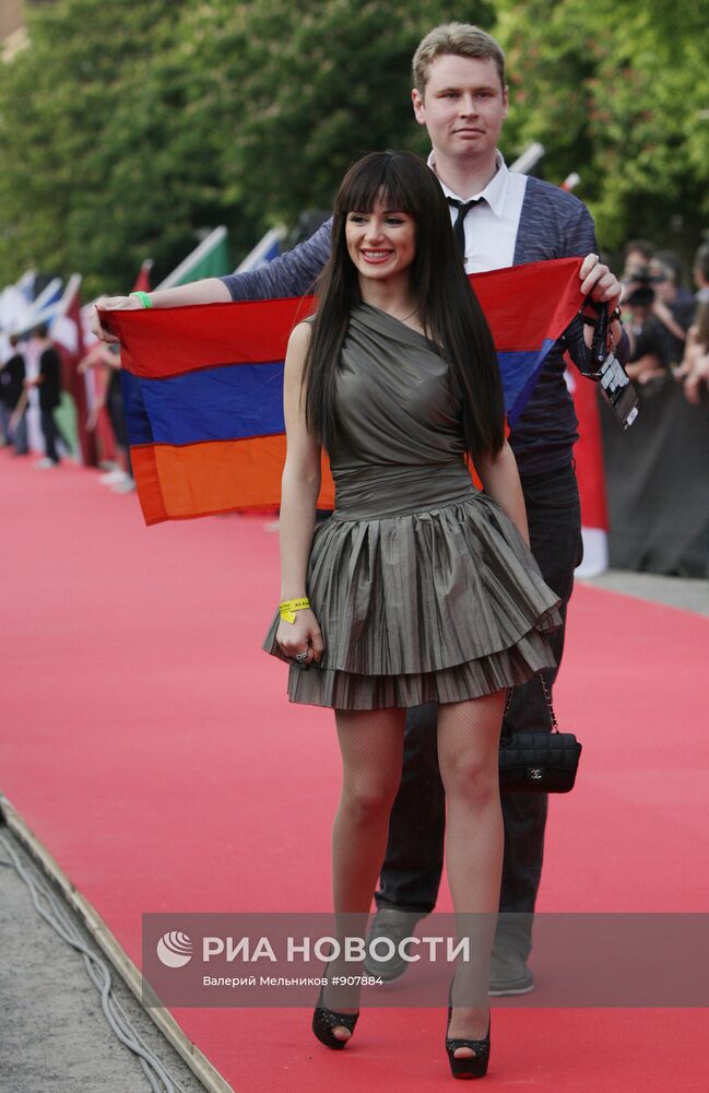 Певица Эмми