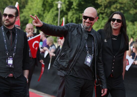 Группа Yuksek Sadakat