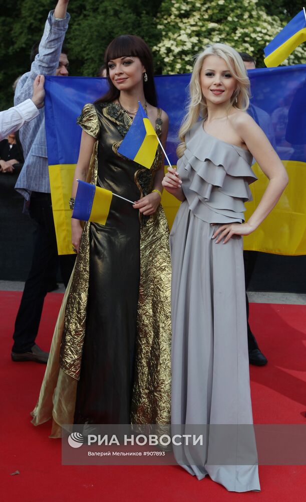 Певица Мика Ньютон