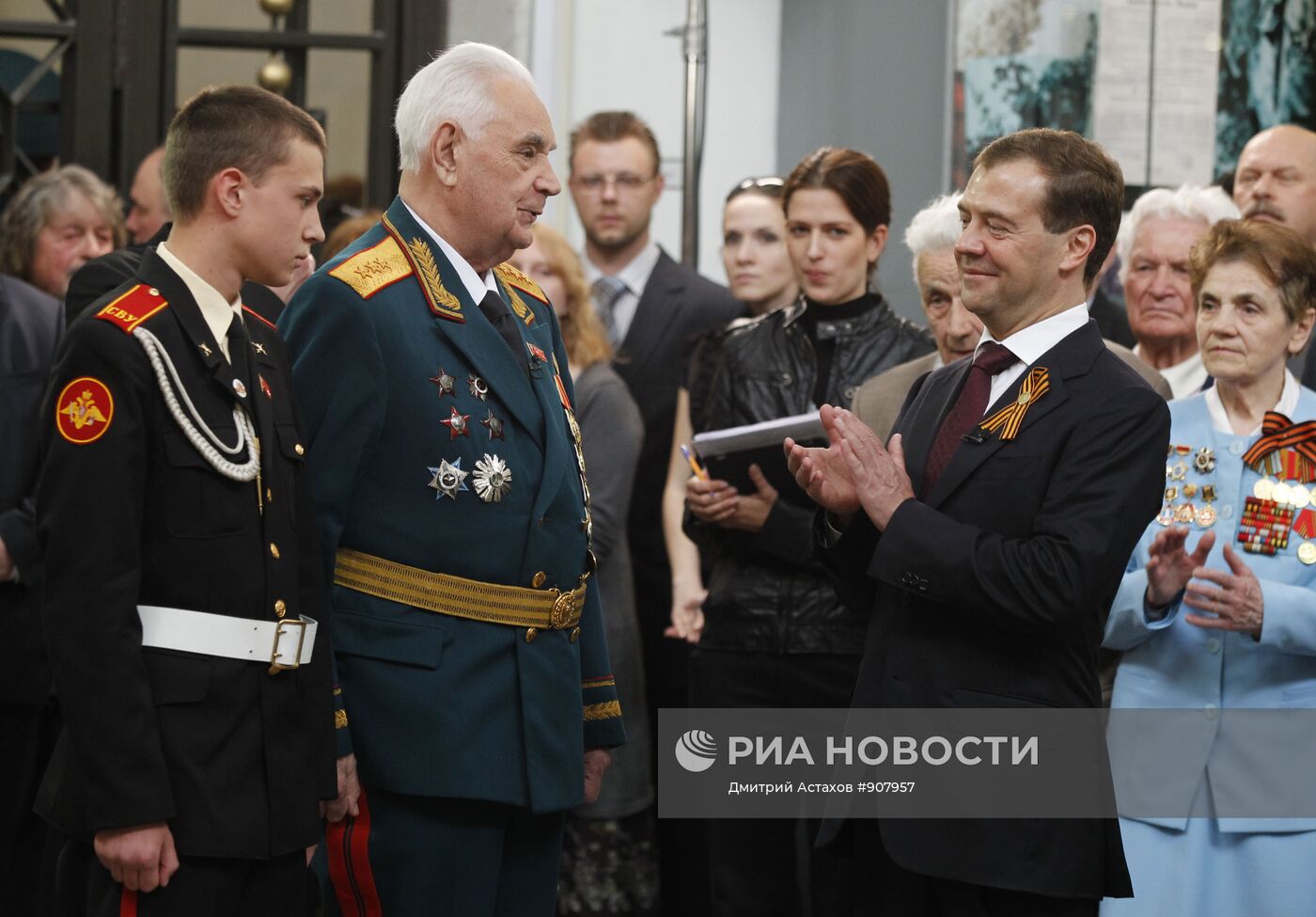 Д.Медведев посетил Центральный музей Вооруженных сил РФ