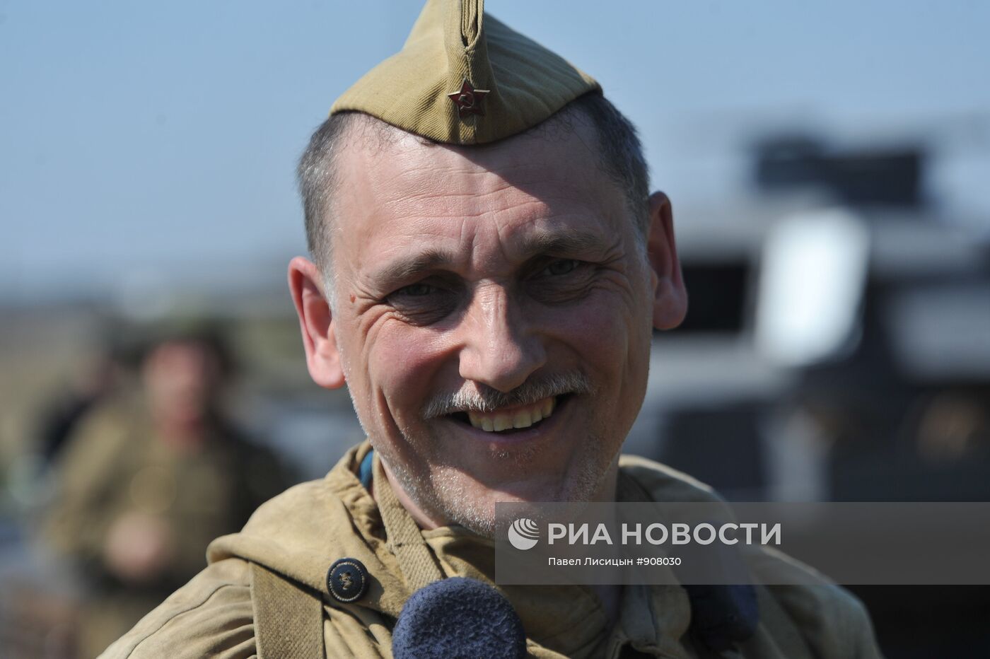 Реконструкция боя ВОВ с участием копии немецкого танка
