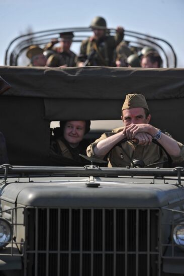 Реконструкция боя ВОВ с участием копии немецкого танка