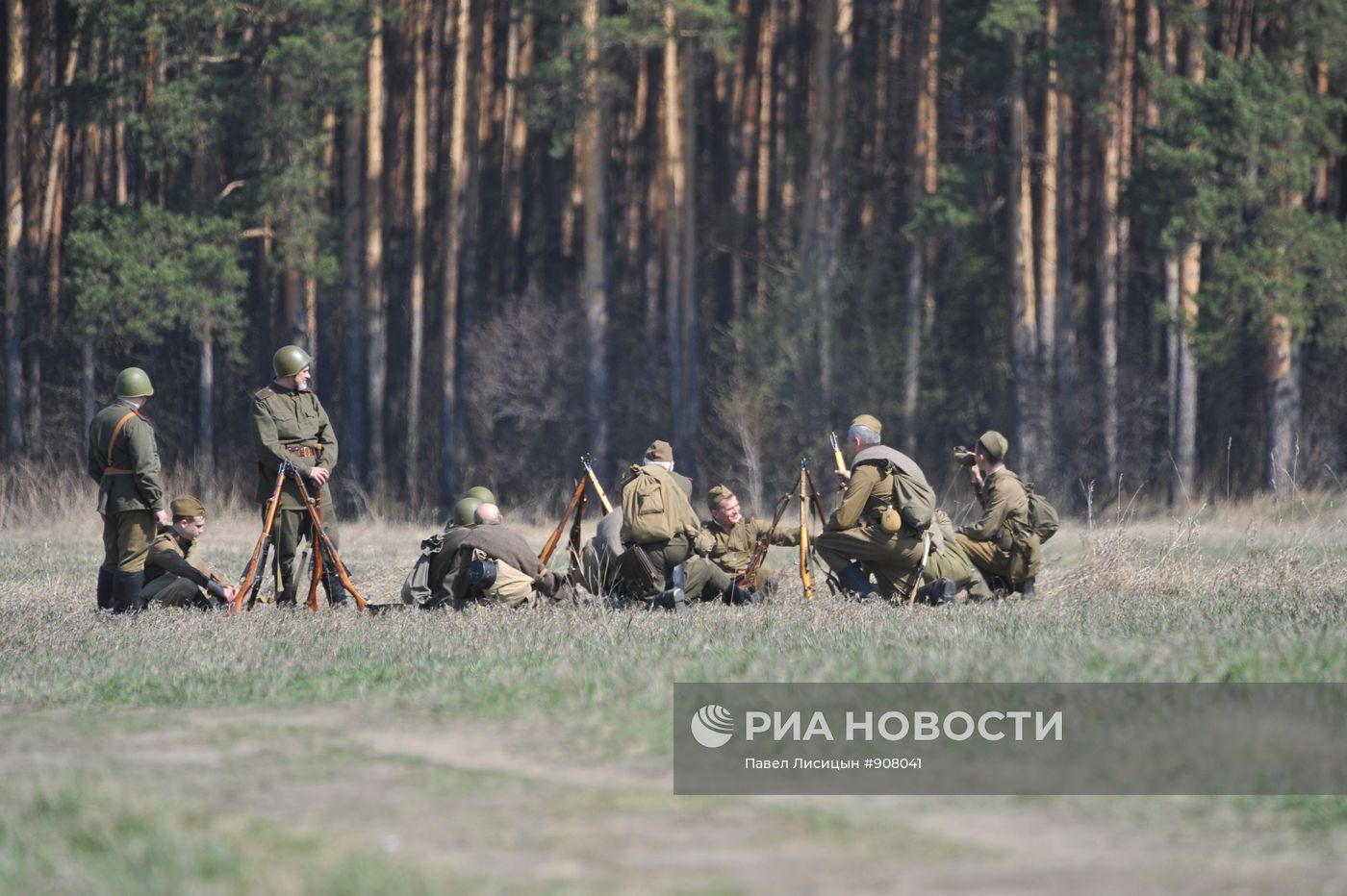 Реконструкция боя ВОВ с участием копии немецкого танка