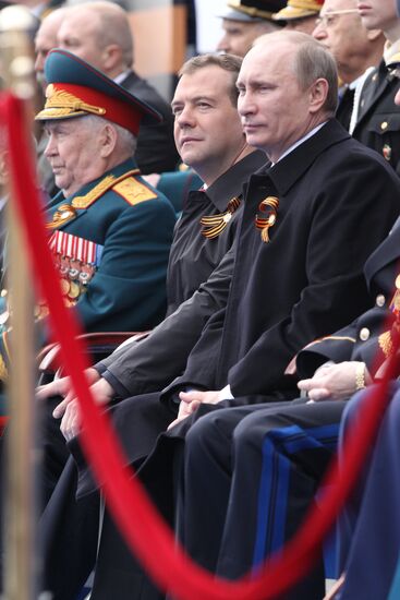 Д. Медведев и В. Путин на параде Победы на Красной площади