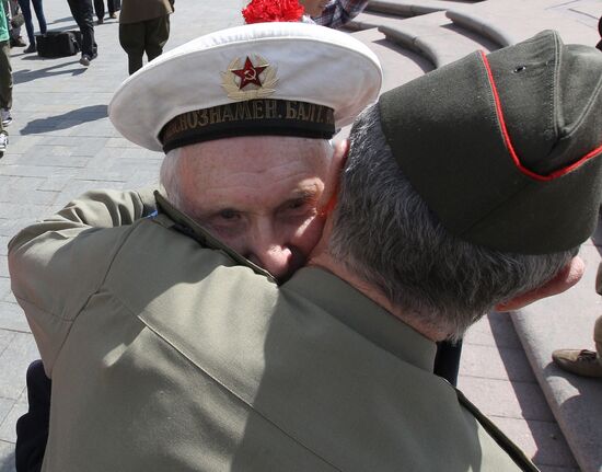 Праздничные гуляния ветеранов в Москве