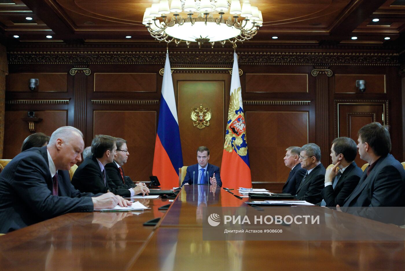 Дмитрий Медведев проводит совещание по вопросам судебной системы