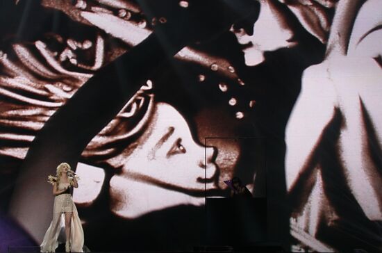 Украинская певица Мика Ньютон