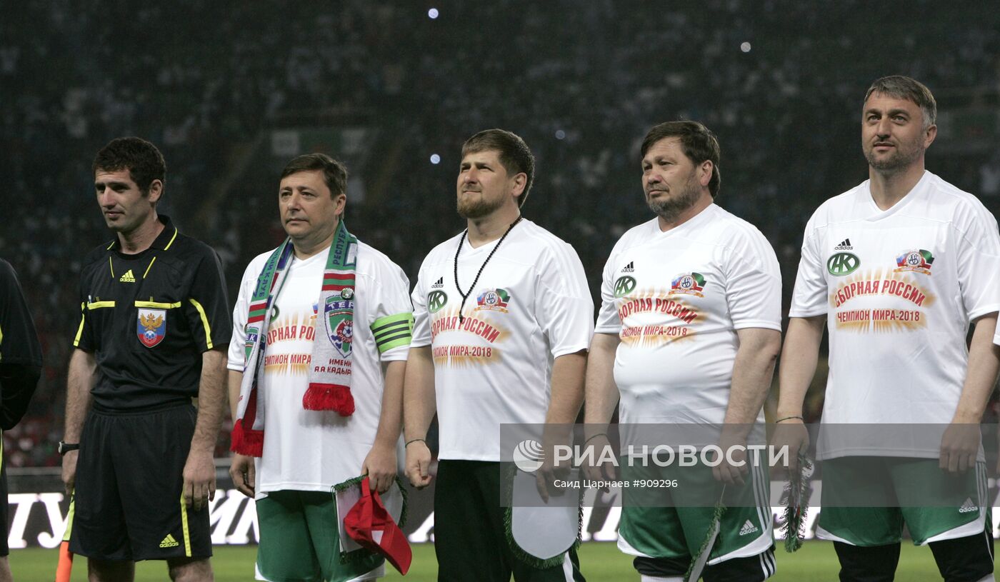 Матч между командой "Кавказ" и сборной футбольных ветеранов мира