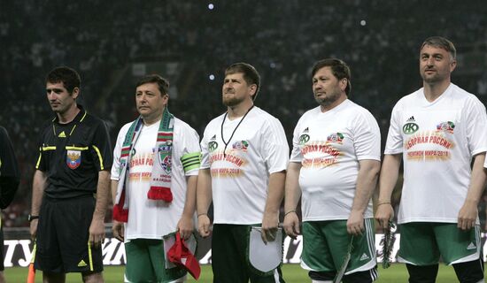 Матч между командой "Кавказ" и сборной футбольных ветеранов мира