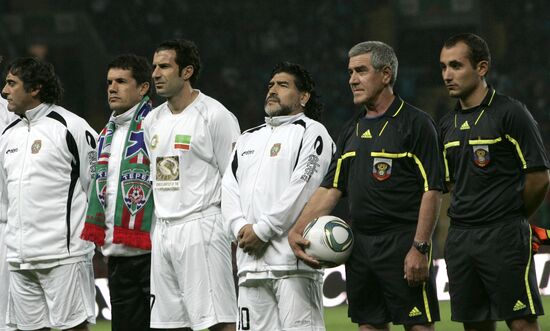 Матч между командой "Кавказ" и сборной футбольных ветеранов мира